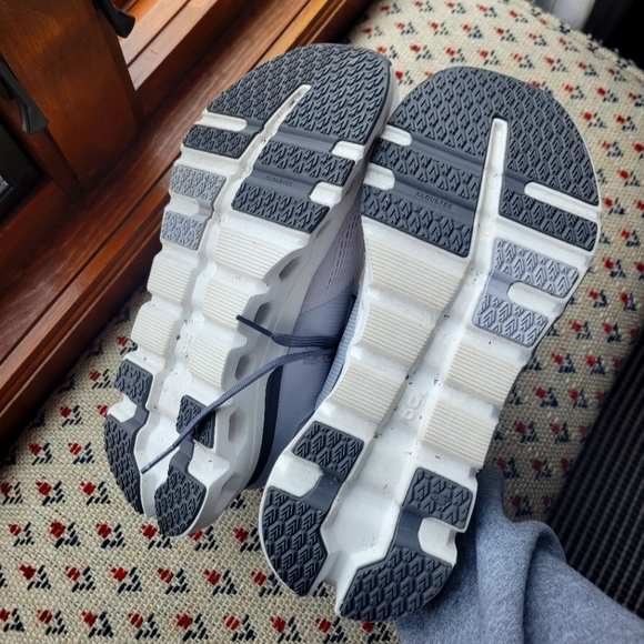 On Running Shoes - Picture 4 of 5